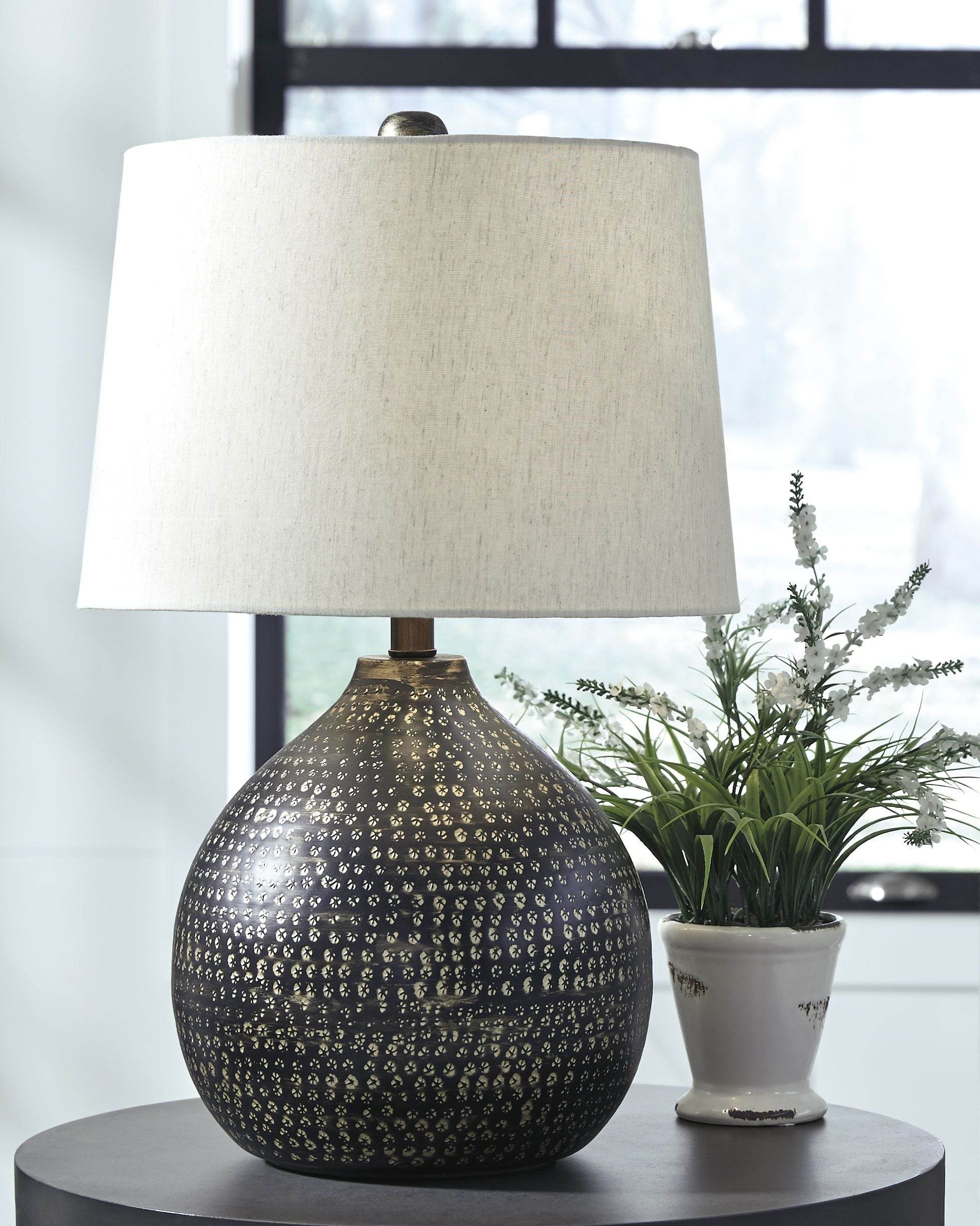 Maire - Metal Table Lamp  - Black / Gold Finish-2