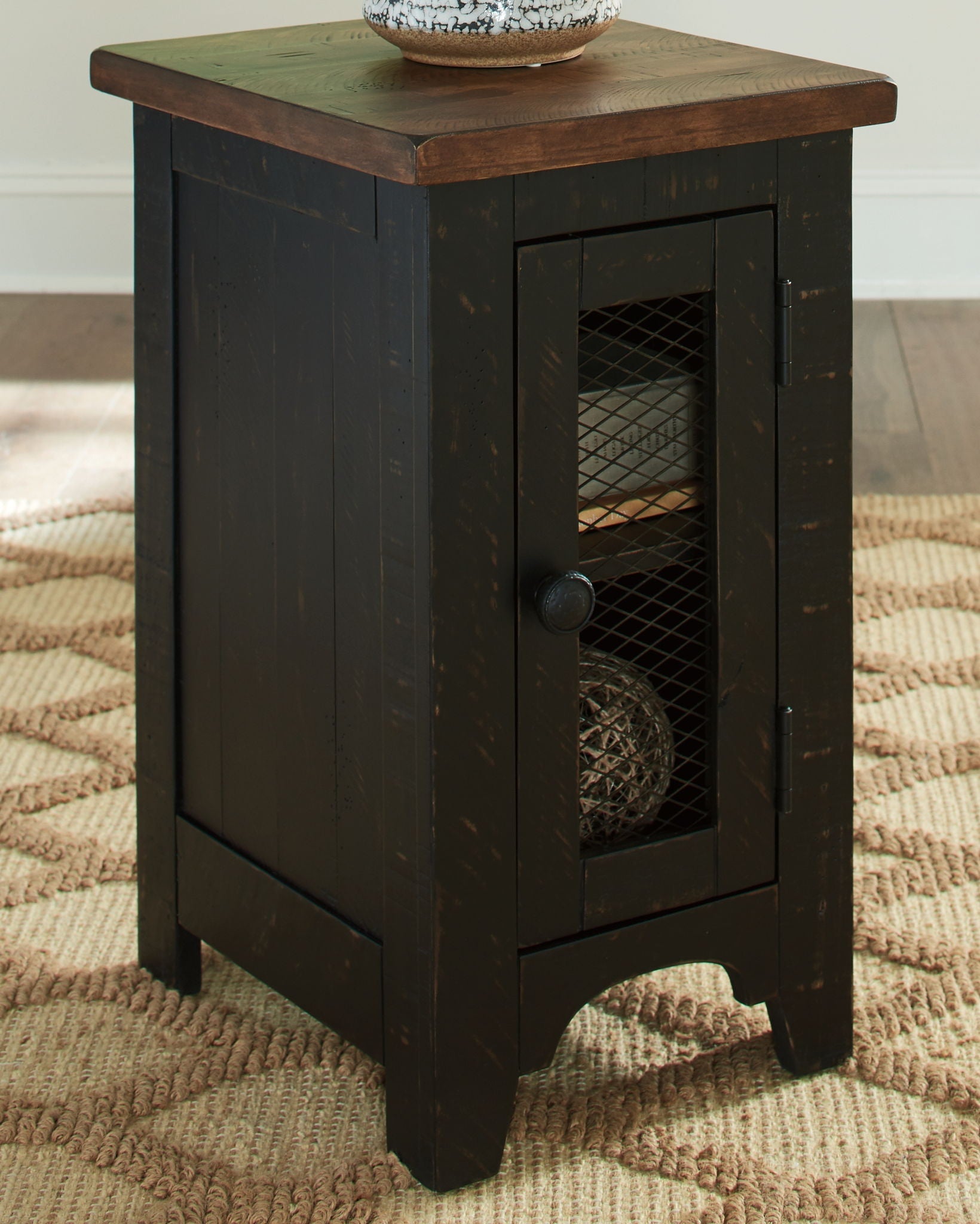 Valebeck - Chair Side End Table - Black / Brown-2