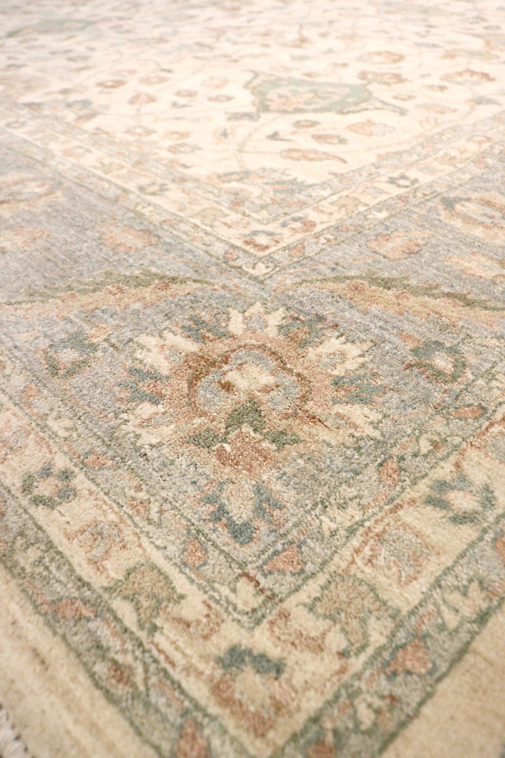 Canvello Sultanabad Hand-Knotted Wool Ivory Area Rug - 11'10" X 15'
